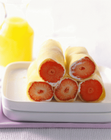 Panqueque relleno con mousse de frutilla